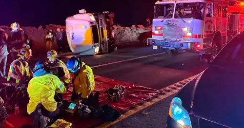 مقتل وإصابة العشرات بسقوط حافلة في وادٍ جنوب البلاد مقتل وإصابة العشرات بسقوط حافلة في وادٍ جنوب البلاد