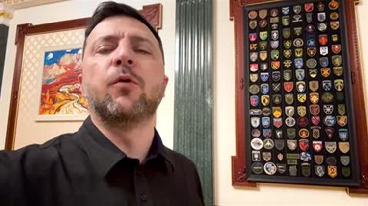 زيلينسكي الروس سيعجزون أكثر فأكثر عن تجاهل الحرب بعد هجمات صاروخية متبادلة زيلينسكي الروس سيعجزون أكثر فأكثر عن تجاهل الحرب بعد هجمات صاروخية متبادلة