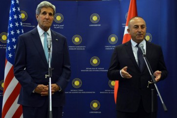 وزير الخارجية التركي مولود جاوش أوغلو ونظيره الأميركي جون كيري (أرشيف)