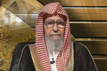 شيخ سعودي: الصور مع القطّ حرام!