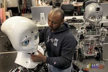 هل يتعلم الروبوت الشعور بالألم؟