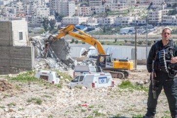 الاحتلال يهدم منزلاً في قرية بيت عمره جنوب الخليل