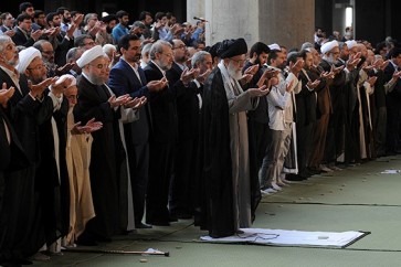 إقامة صلاة عید الفطر السعید بإمامة قائد الثورة في طهران