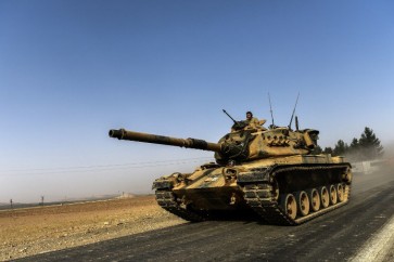 دبابة تركية تعبر الحدود التركية نحو جرابلس