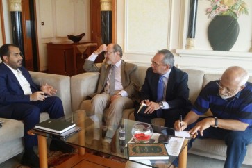 عبدالسلام ملتقياً السفير الفرنسي لدى سلطنة عمان