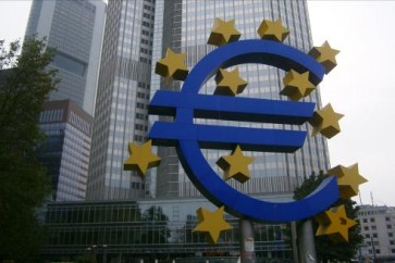 التحذيرات باتت متكررة من تسبب مشكلات منطقة اليورو المتزايدة بتمزيقها