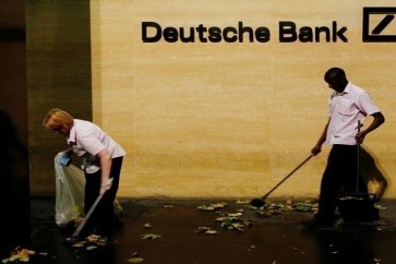 دويتشه بنك الألماني يخطر مدراء بوقف التوظيف