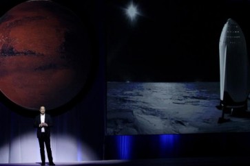 ماسك أثناء استعراض خطته الطموحة لغزو المريخ