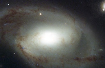 وجدوا أن المجرات بها جاذبية أكبر مما تنتجه المواد والغازات المرئية