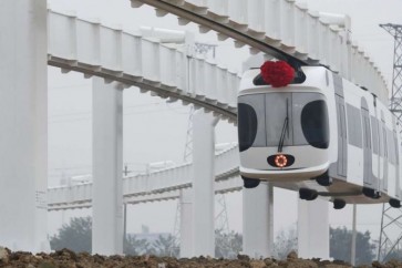 الصين تطلق أول قطار معلق يعمل بالطاقة المتجددة