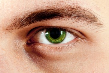 أصحاب العيون الداكنة قد يكونون أكثر عرضة للإصابة بمشكلات الدم
