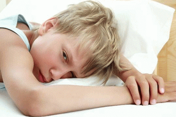 أبناء الأسر التي لا تتبع قواعد ونظاماً محدّداً يكونون أكثر عرضة للحرمان من النوم
