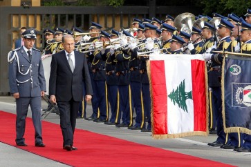 عون يستعرض الحرس الجمهوري