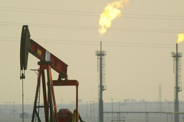 النفط يرتفع مع التزام الدول المنتجة