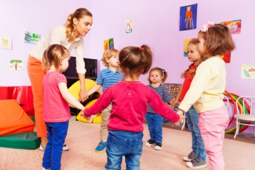ذهاب الأطفال دون الثلاث سنوات إلى رياض الأطفال يتسبب في توليد شعور ضغط لديهم