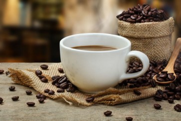 ما سر حركة "هز فنجان القهوة" لدى العرب