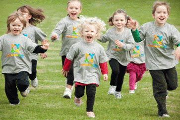 الرياضة للأطفال تساعدهم على تطوير العادات الصحية.