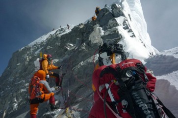 توفي 10 متسلقين منذ بداية موسم الصعود على قمة إيفرست