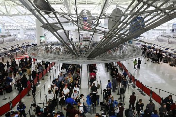 مسافرون في مطار جون كندي الدولي في نيويورك.