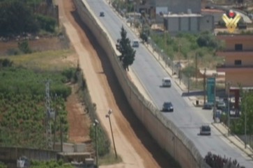 الجدران المرتفعة مع لبنان