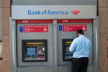الرجل علق في صراف لـ"بنك أوف أميركا" في تكساس.