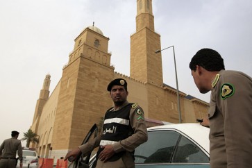 القبض على أسرة عربية بالسعودية بتهمة التسول.. ومفاجأة في المضبوطات