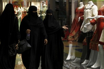 السعودية تحظر على الرجال العمل في هذه المهنة
