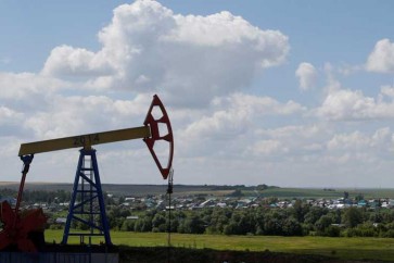 وكالة الطاقة: مخزونات النفط العالمية تتقلص بفعل الطلب القوي