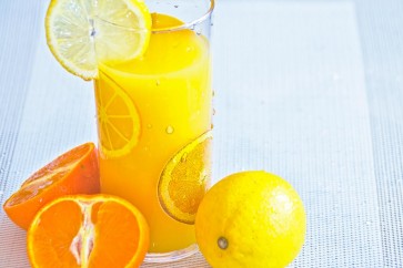 تنقل قطع الثلج جراثيم وبكتيريا ضارة أكثر مما تنقل شرائح الليمون