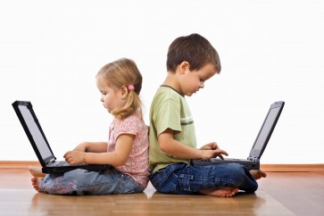 لا تسمحوا لأطفالكم باستخدام الأجهزة الإلكترونية لأكثر من...