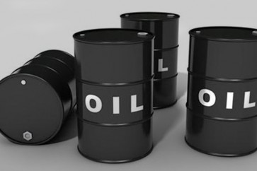 النفط عند أعلى مستوى منذ منتصف 2015 وسط توترات إيران وتحسن السوق