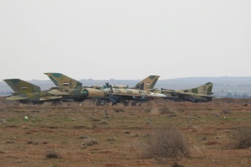 مقاتلات سورية على ارض مطار ابو الظهور في ريف ادلب بعد تحريره