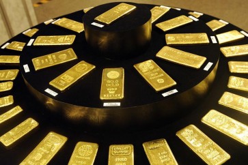 أسعار الذهب تصعد مع تراجع الأسهم