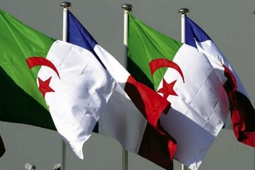 2014_france_algerie_drapeaux_579198308