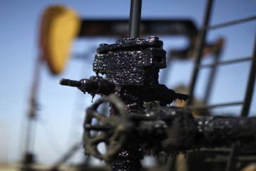تراجع أسعار النفط بفعل بيانات آسيوية ضعيفة وزيادة المخزونات