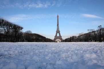 اغلاق برج إيفل للمرة الثانية بسبب العاصفة الثلجية فى فرنسا