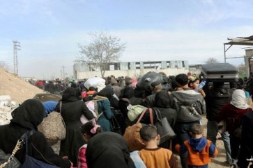 مدنيون محاصرون يخرجون من الغوطة الشرقية