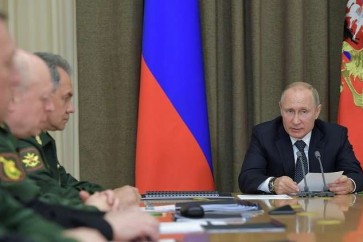 بوتين مع قادة عسكريين