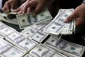 الدولار ينزل قبل شهادة رئيس المركزي الأمريكي