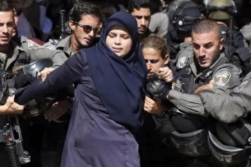 العدو يعتقل النساء في فلسطين