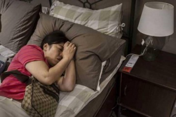 النوم والأكل متأخرا والسمنة.. دراسة تكشف العلاقة الحقيقية