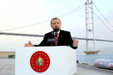 أردوغان يقول تركيا ستقاطع المنتجات الإلكترونية الأمريكية