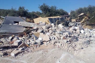 جرافات الاحتلال تهدم شقة في بناية سكنية بحي شعفاط