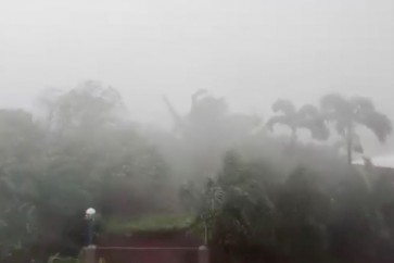 رياح عاصفة وأمطار غزيرة تجتاح شمال الفلبين مع اقتراب إعصار ضخم