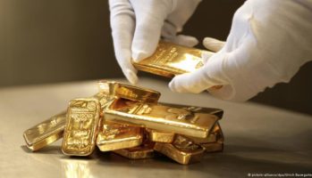 الذهب يرتفع قرب أعلى مستوى له في 6 أشهر