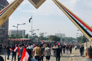 تظاهرات في بغداد وعبد المهدي يعد بتعديل وزاري قريب