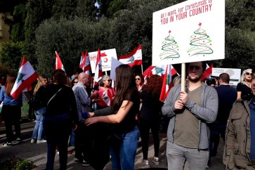 تجمعات امام سفارة الاتحاد الاوروبي مع وضد الناحين
