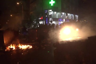 لبنان _ اشتباك بين قوات الامن ومتظاهرين ونقل 35 حالة من محيط...و الى 5 مستشفيات في بيروت -