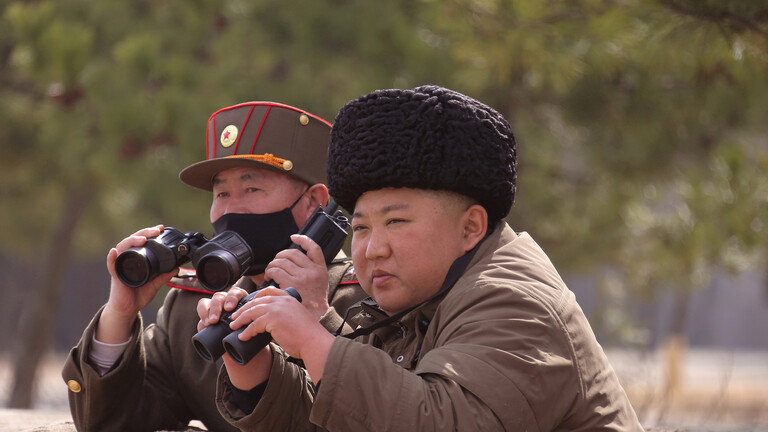 زعيم كوريا الشمالية يشرف على تجارب صاروخية ومدفعية