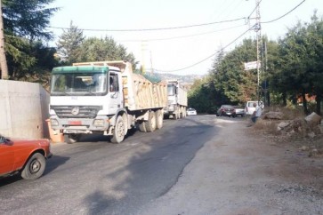 قطع الطريق في تنورين التحتا منعا لمرور الشاحنات إلى سد بلعا